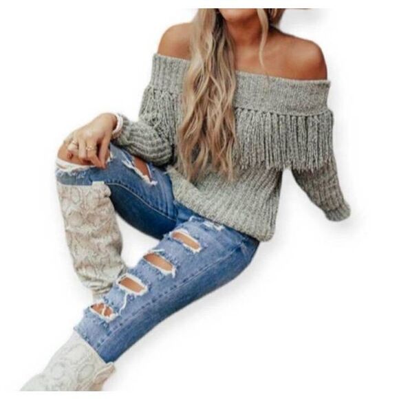 HYFVE Sweaters - HYFVE SAGE GREEN OFF-THE-SHOULDER FRINGE SWEATER SZ.S EUC.